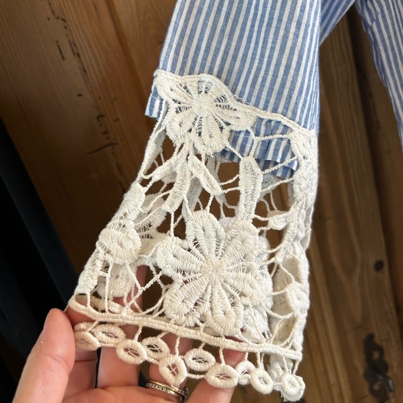 Beautiful baby blue stripe with lace tunic size M/L - Picture 3 of 5